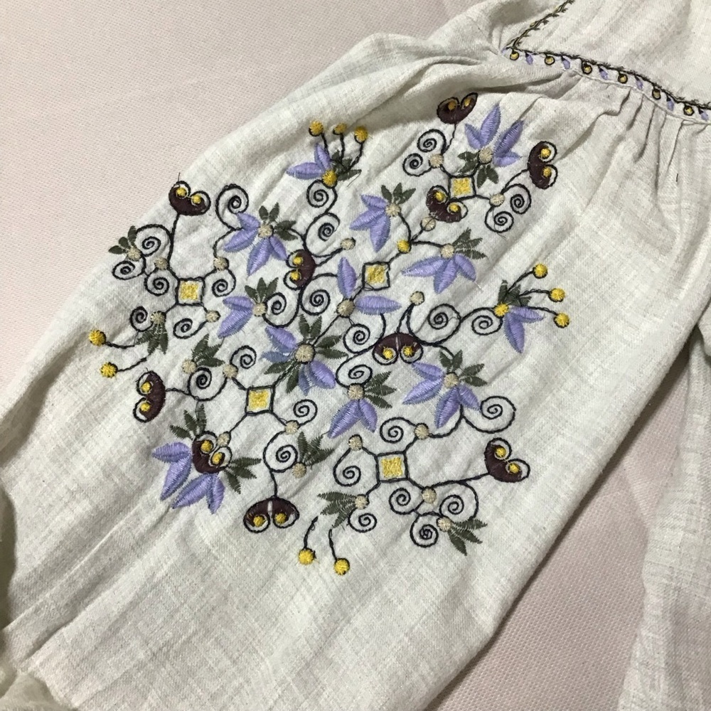 Max Studio Light Gray Embroidered Peasant Boho Blouse - Picture 8 of 11
